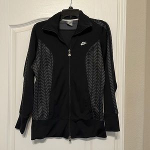 Women’s Medium Light Nike Jacket